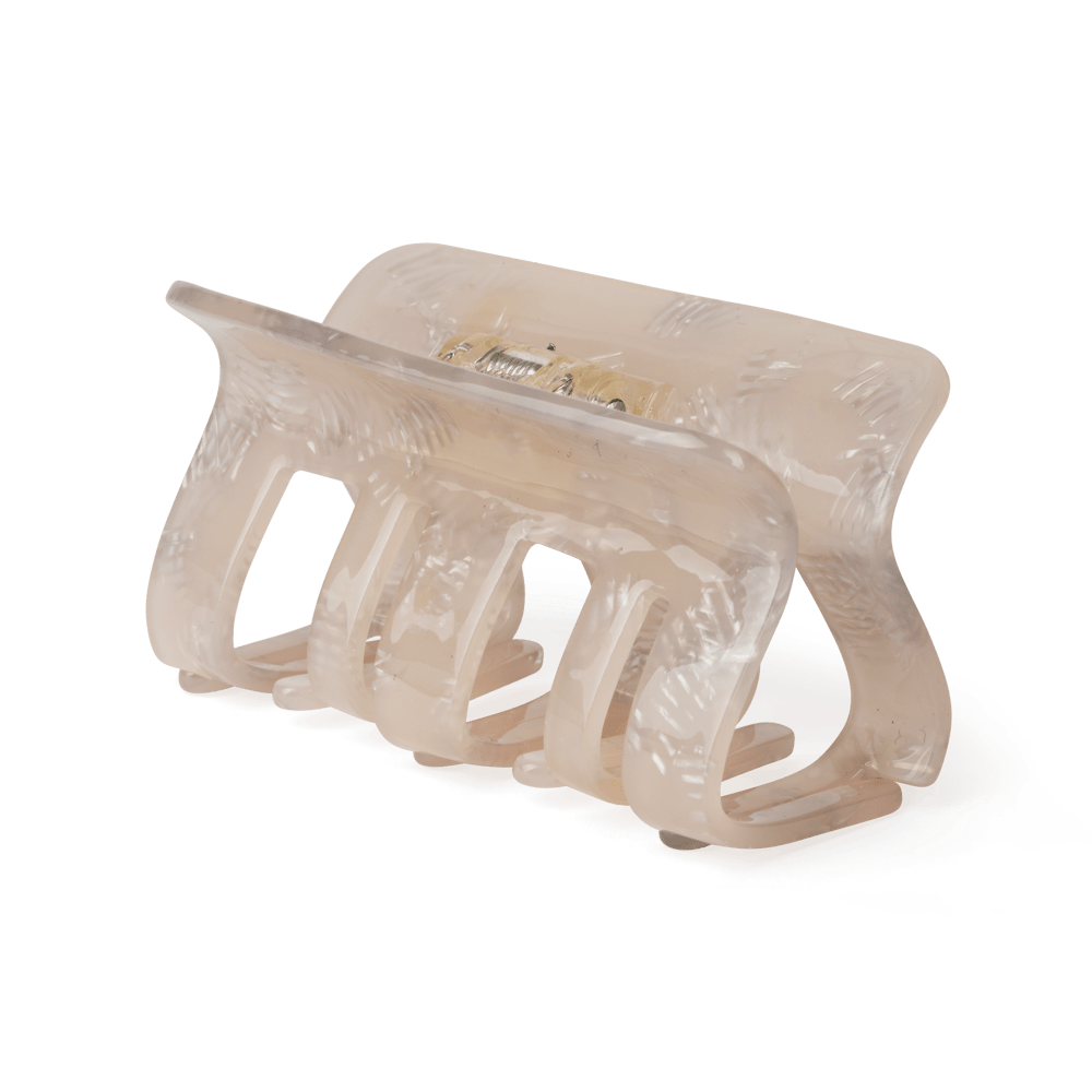 Stor hårklemme i lys beige med transparent finish – Fie Powerfully Big fra SUI AVA
