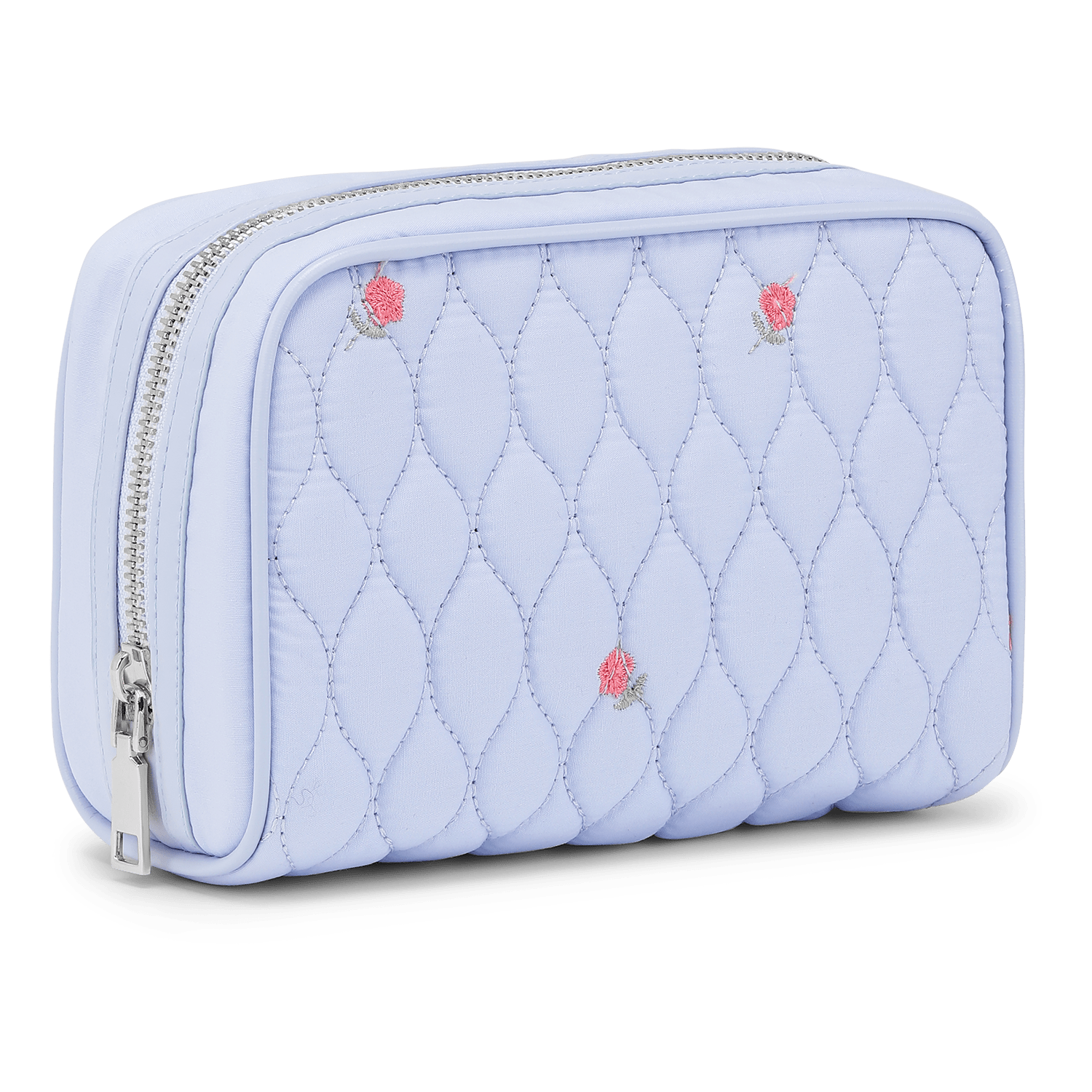 Makeup taske i quiltet lyseblå bomuld med røde blomsterbroderier og to lynlåslukninger – Bobbie Makeup Bag fra SUI AVA.