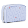 Makeup taske i quiltet lyseblå bomuld med røde blomsterbroderier og to lynlåslukninger – Bobbie Makeup Bag fra SUI AVA.