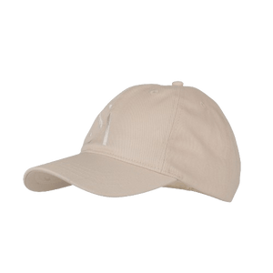 Maria Organic Cap fra SUI AVA – creamfarvet cap i økologisk bomuld med tone-i-tone broderi.