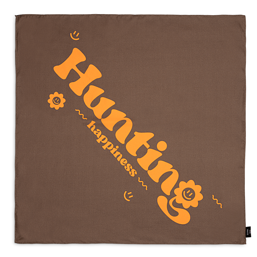Brunt silketørklæde med orange "Hunting Happiness"-print og retro blomster.