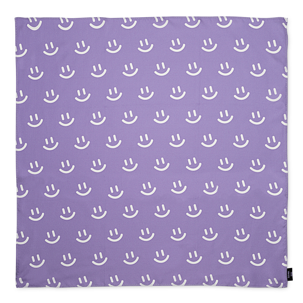 Lilla silketørklæde med hvide smiley-ansigter – Silk Scarf Happiness fra SUI AVA