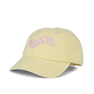 SUI AVA City Cap Tokyo i gul med lyserødt broderi – moderne og farverig cap.