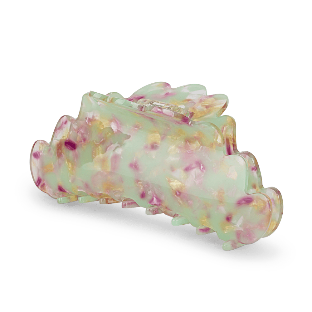 Stor hårklemme i marmoreret pastelgrøn, lilla og guld, model Simone Craving Big fra SUI AVA.