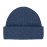 Ribstrikket beanie i denimblå med SUI AVA logo 