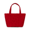 Rød Daisy Bag med quiltet blomstermønster, bløde stropper og rummeligt design.