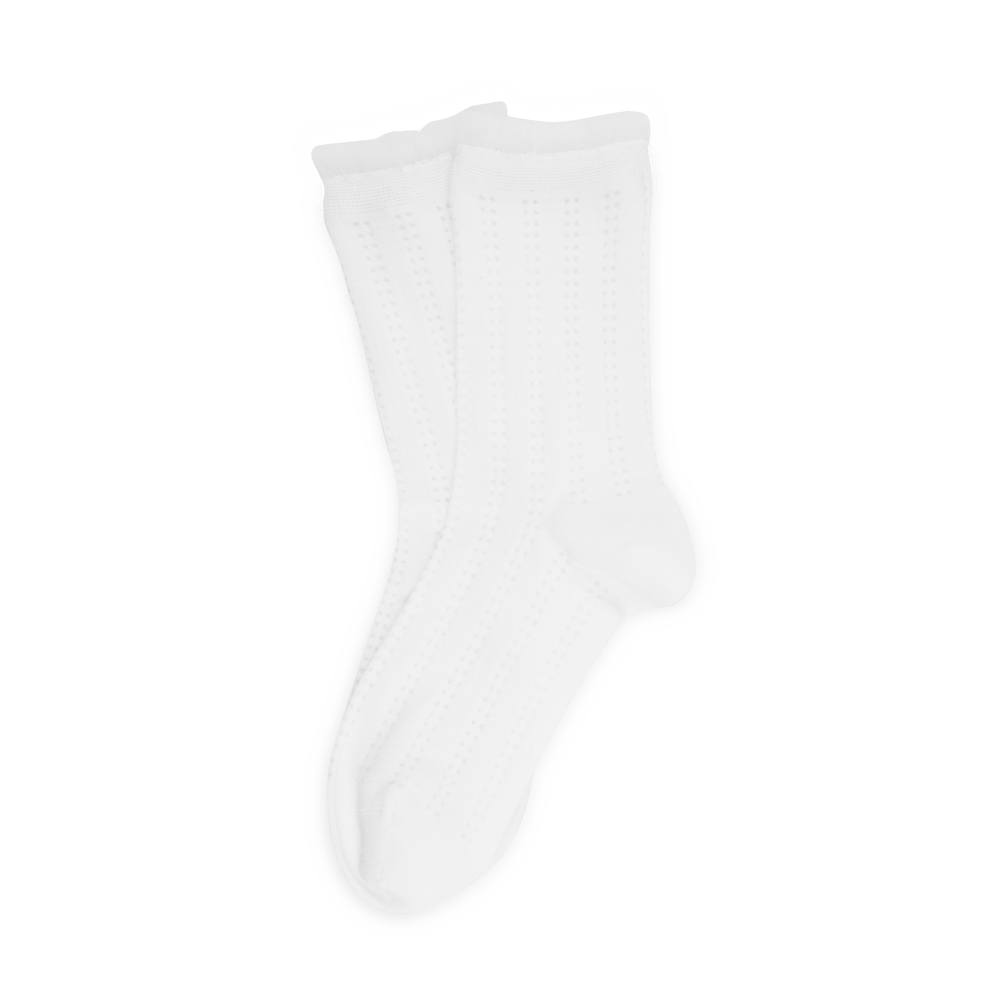 Andrea Frilly Socks i hvid – ankelstrømper med hulmønster og flæsekant