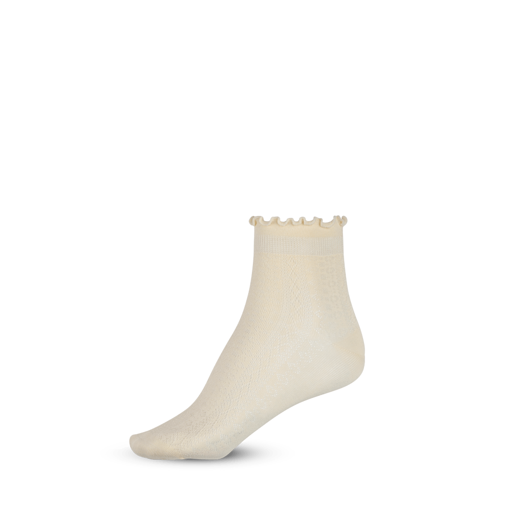 Emma Ankle Socks i cremehvid med blondemønster og bølget kant