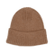 Nico Beanie i camel – ribstrikket hue med opfoldet kant i varm brun nuance.