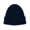Nico Beanie i navy – ribstrikket hue med opfoldet kant i mørkeblå uldblanding.