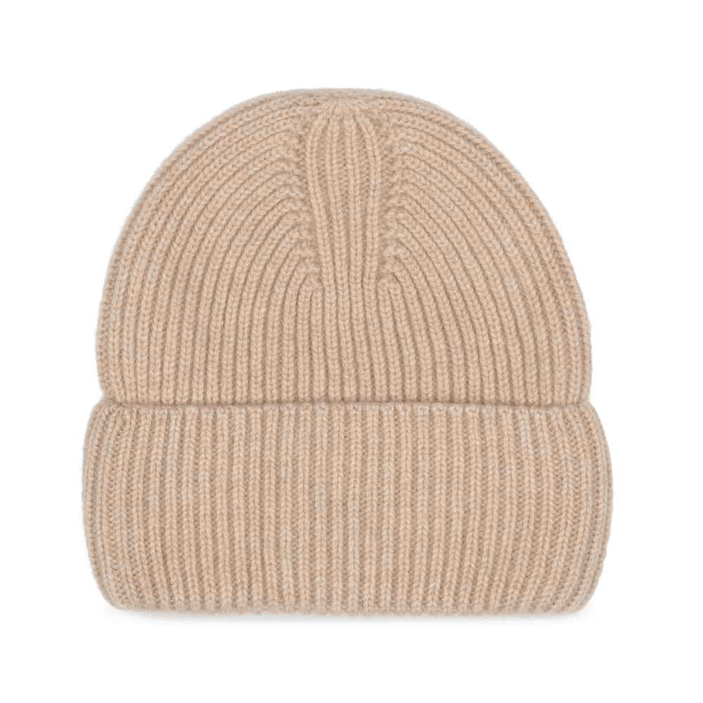 Beige hue i ribstrikket cashmere med opsmøg – klassisk og varm vinteraccessory