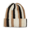 Walter Beanie med striber i beige, brun, sort og hvid – chunky og hæklet look