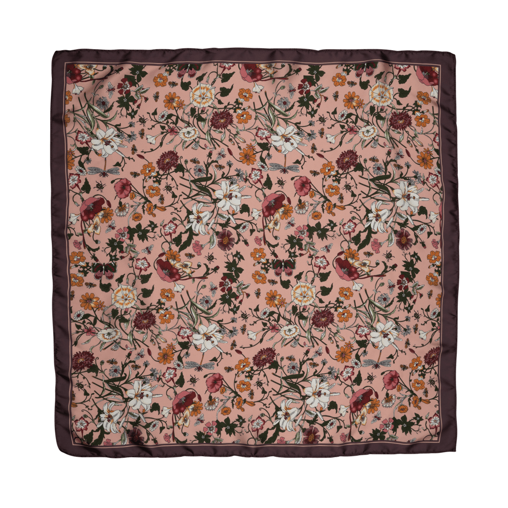 Mari Fall Scarf fra SUI AVA – blødt og stilfuldt tørklæde i moderne efterårsfarver, perfekt til at kombinere komfort og elegance i dit outfit.