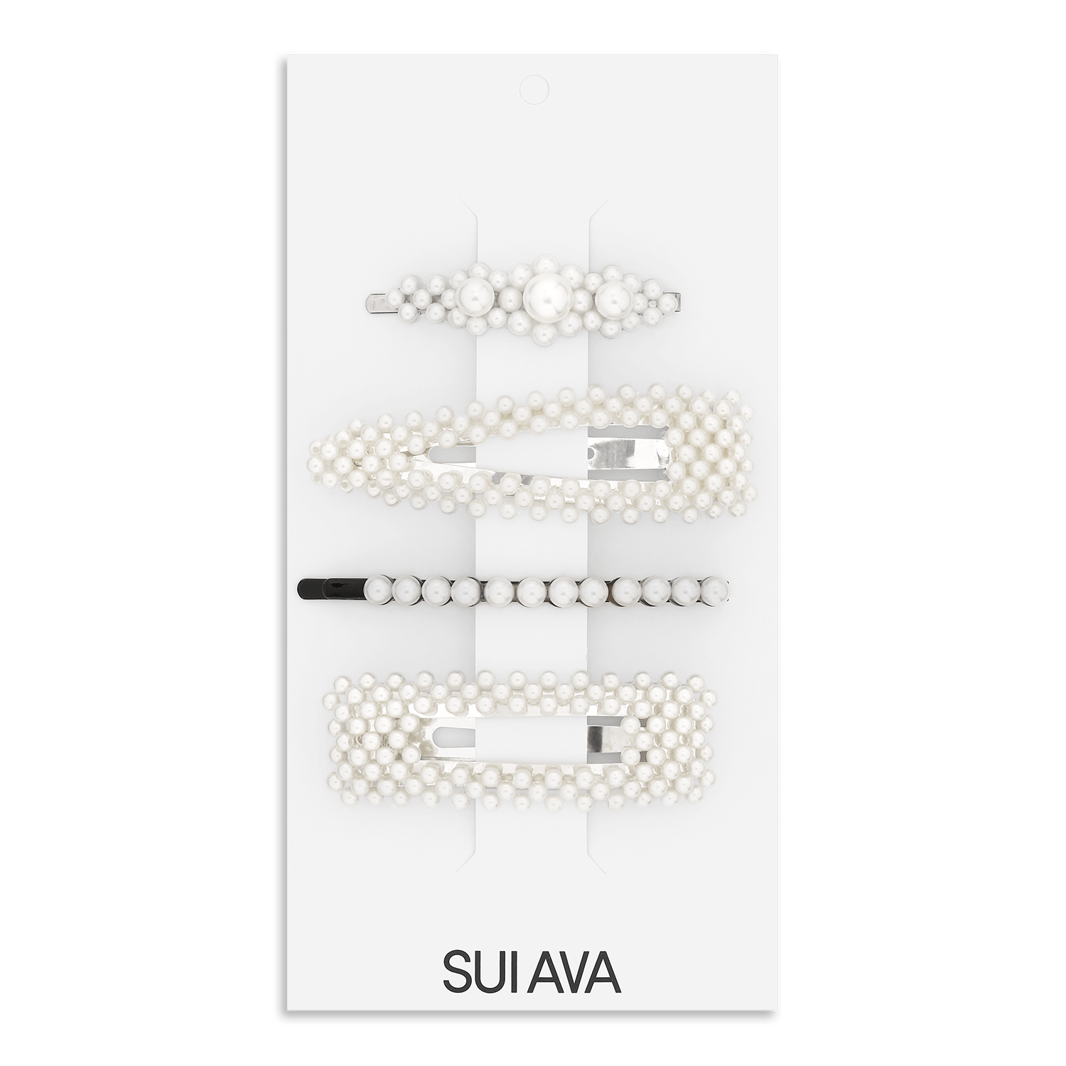 Sæt med fire elegante hårspænder fra SUI AVA, dekoreret med hvide perler og sølvfarvede clips, vist på hvid baggrund.