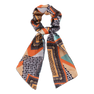 Angela Multi Scrunchie – orange scrunchie med mønstret tørklædee fekt, ideel til en elegant frisure.