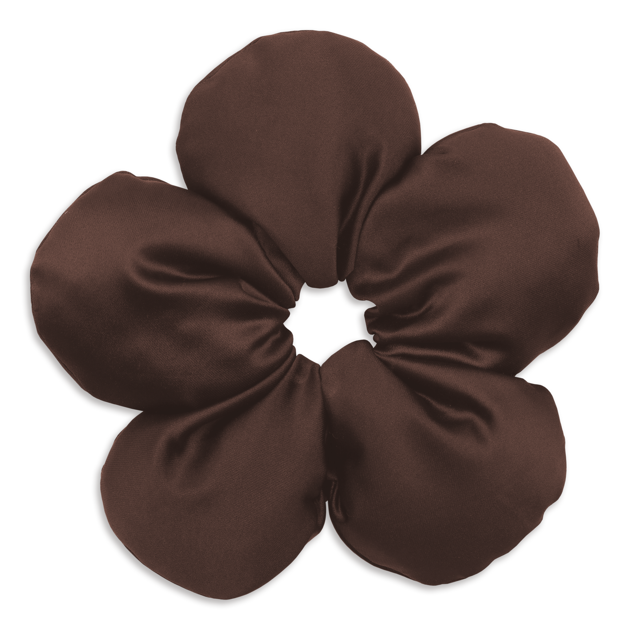 Brun scrunchie i form af en blomst, lavet i blød tekstil med polstrede kronblade – Flower Pillow Scrunchie fra SUI AVA.