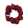 Vinrød Ruched Ribbon Scrunchie med rynket struktur