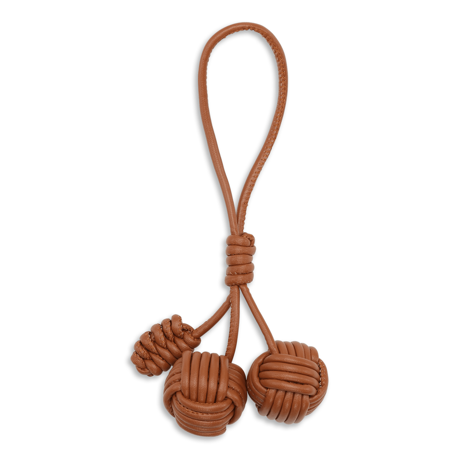SUI AVA Pine Cone Bag Charm – brunt taskevedhæng med flettede kugler i snor.