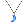 Halskæde med blå halvmånevedhæng og sort snor – Into the Woods Necklace fra SUI AVA