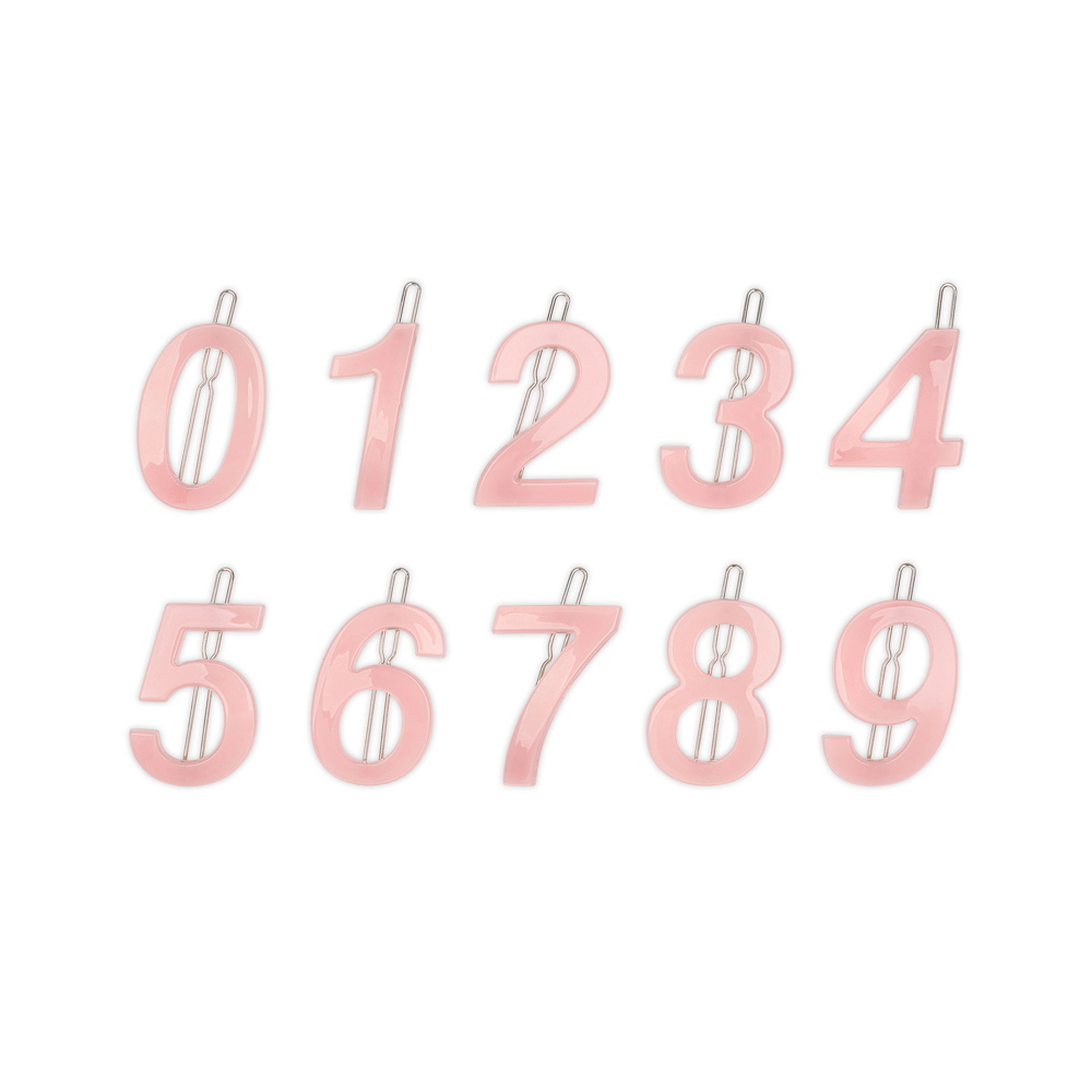 Hårspænde i lyserød med tallet 1 – How Old Are You Now Clip fra SUI AVA