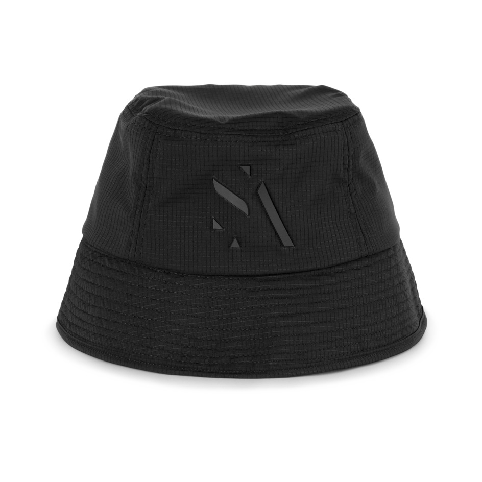 Sporty Bucket Hat – sort bøllehat i let og åndbart materiale med tone-i-tone logo.