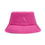 Maria Organic Bucket Hat – bøllehat i økologisk bomuld og frisk pink farve med tone-i-tone logo.