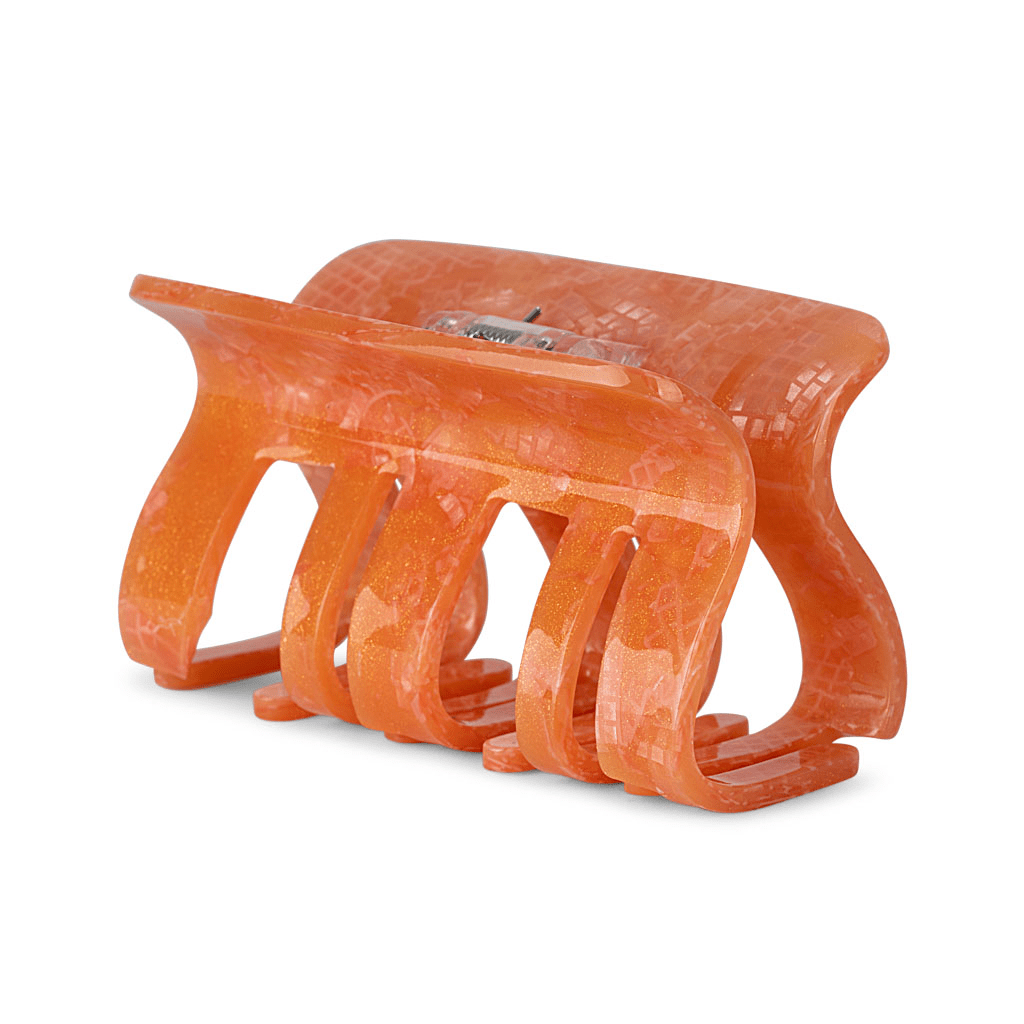 Fie Peaceful Big hårklemme i orange – stor akryl hårklemme med skinnende overflade til langt eller tykt hår.
