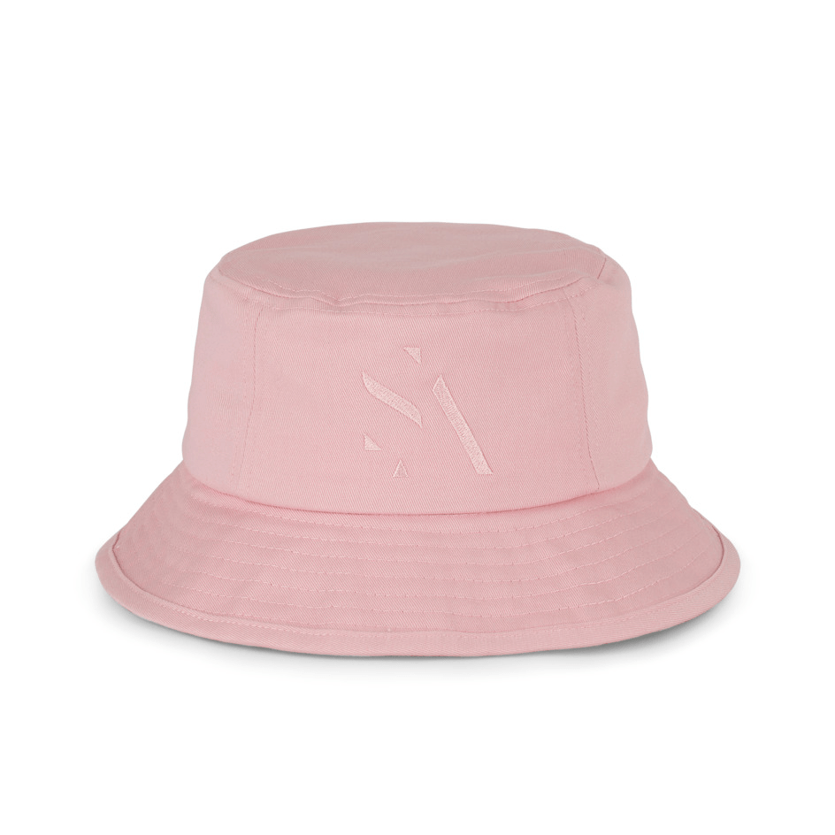 Maria Organic Bucket Hat – rosa bøllehat i økologisk bomuld med diskret broderet logo.