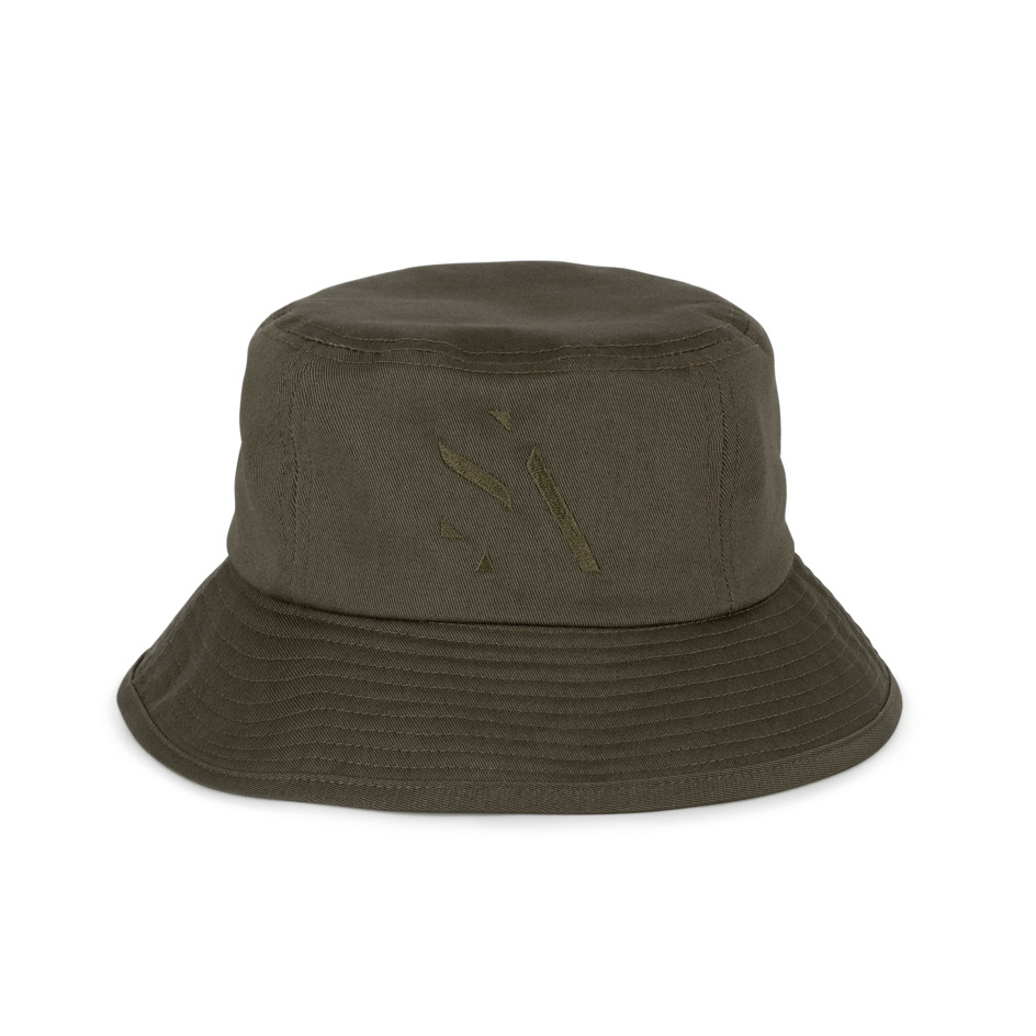 Maria Organic Bucket Hat – armygrøn bøllehat i økologisk bomuld med matchende broderet logo.