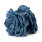 Rosa Hair Claw i denim – stor hårklemme formet som en blomst, perfekt til at holde håret på plads med et cool og feminint touch.