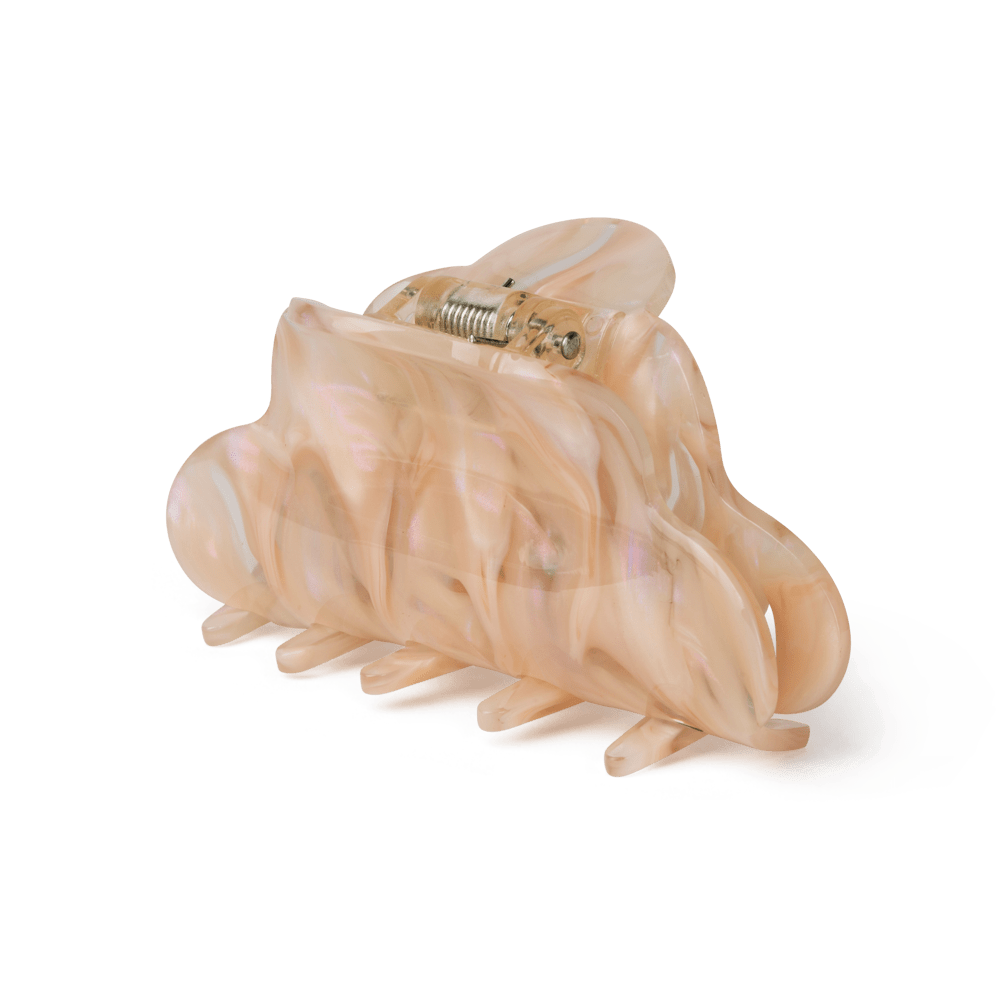 Lene Daydream Big – Stor hårklemme i bløde perlemorsfarver med elegant design.
