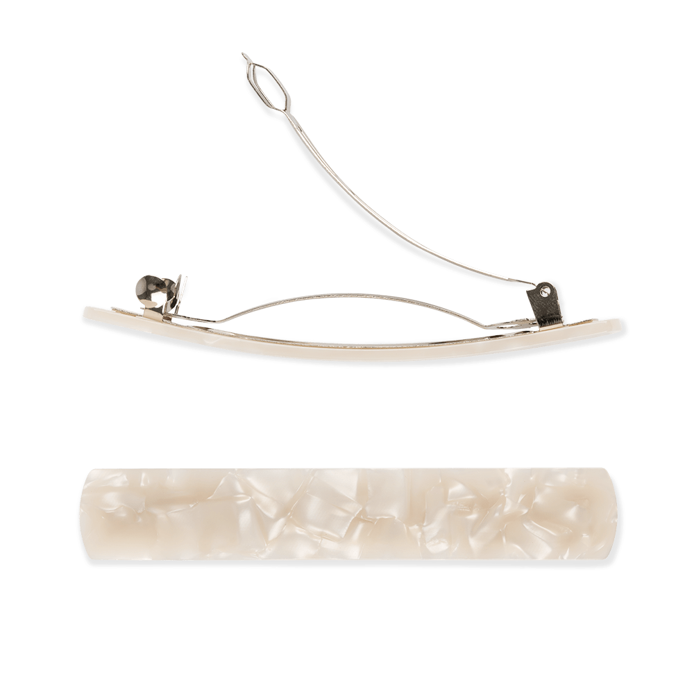 Bright Hair Clip i hvid – elegant hårspænde med et stilrent design, perfekt til at holde håret sikkert på plads.