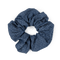 Denim Scrunchie – mørkeblå hårelastik med prikker
