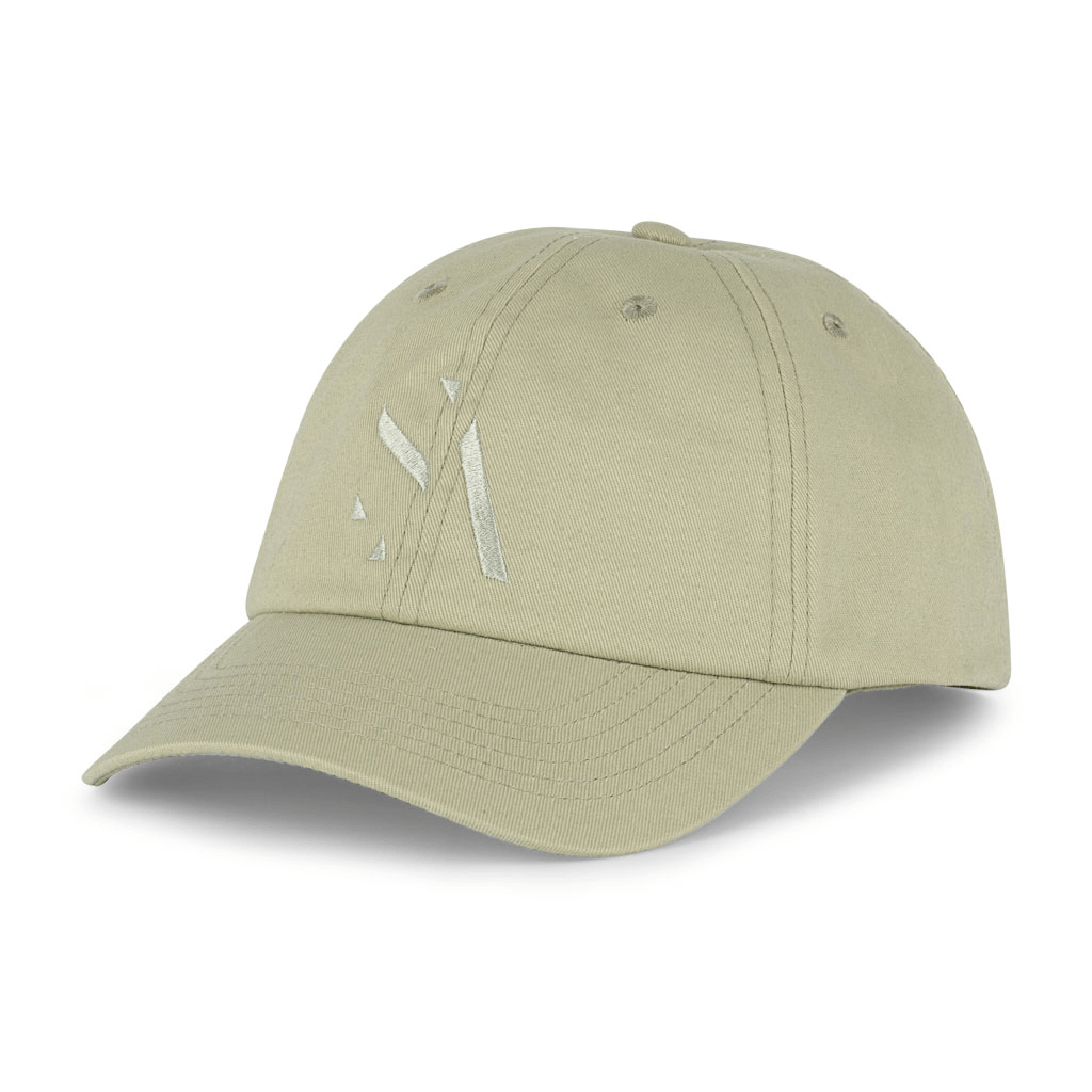 Maria Organic Cap fra SUI AVA – lys sandfarvet cap i økologisk bomuld med diskret broderet logo.