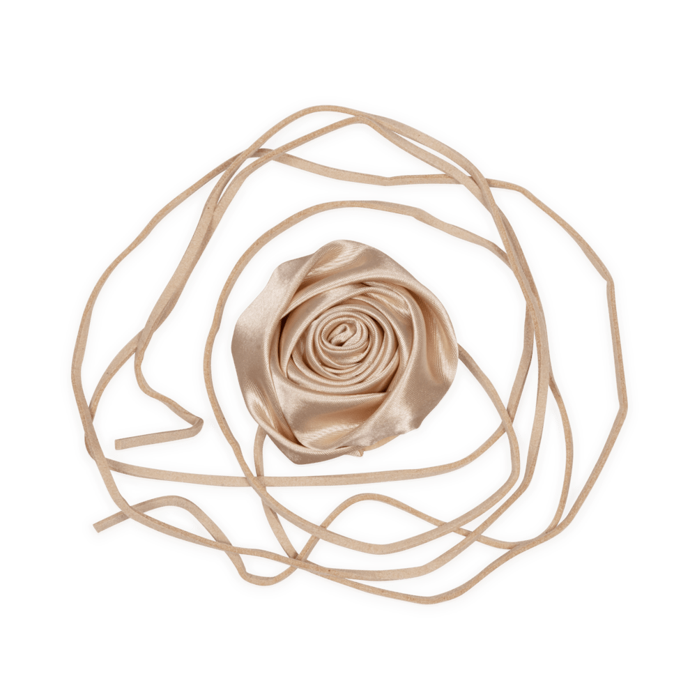 Beige satinrose med lange bånd – La Mia Rosa accessory til hår, hals og styling